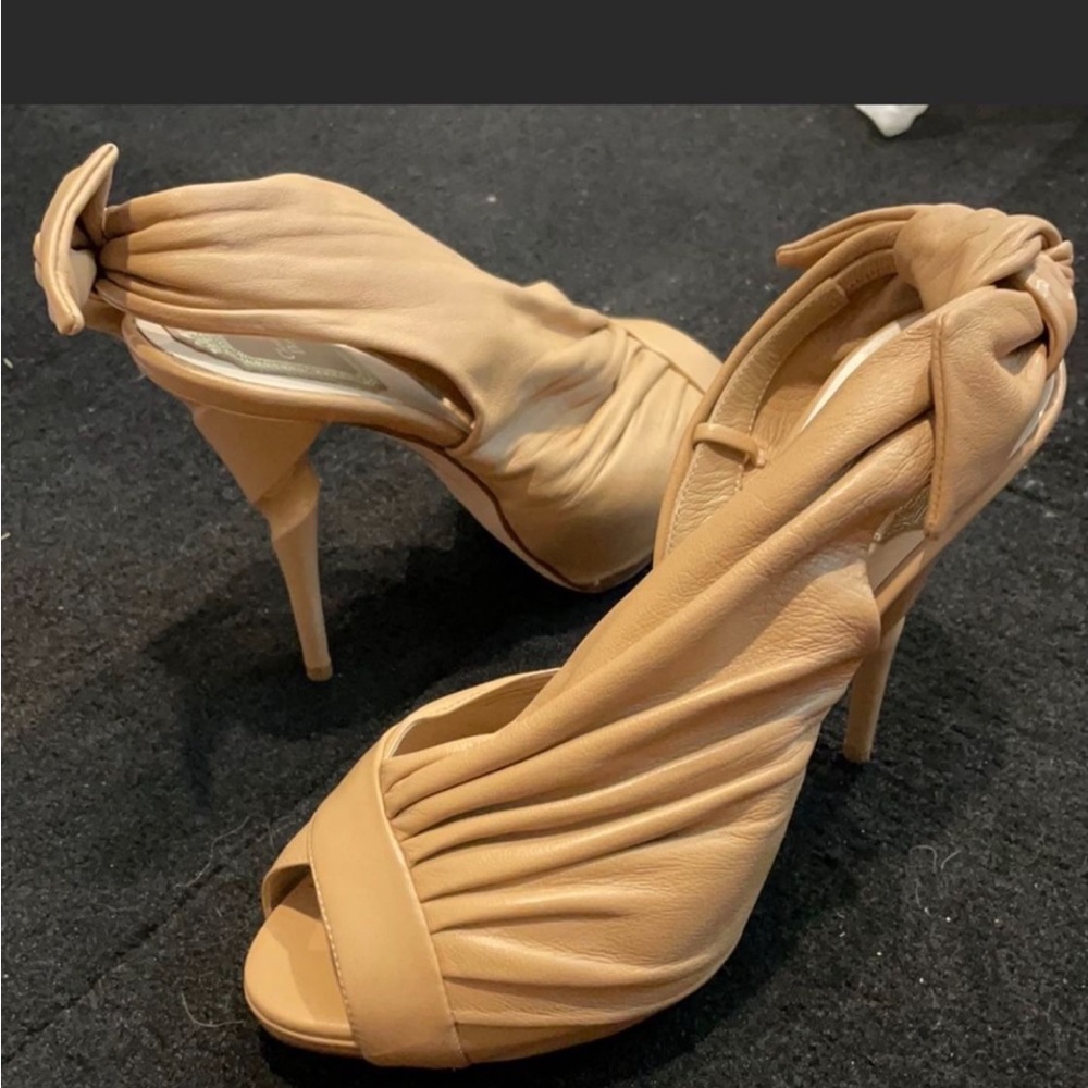 Christian Dior high heeled leather peep toe with bow, size 7 / 37, beige